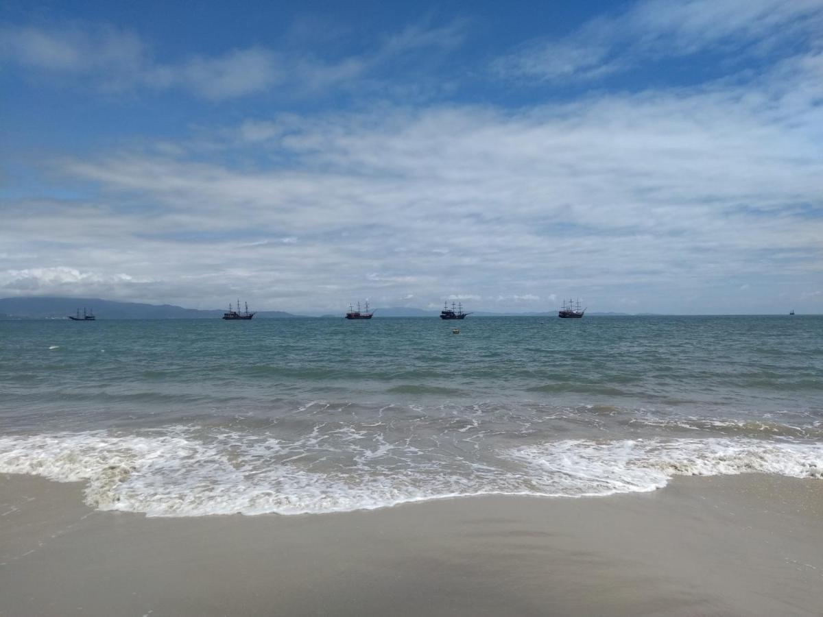 Apto Na Praia De 1 Dormitorio Com Vista Pro Mar A Poucos Passos Da Areia Appartement Florianópolis Buitenkant foto